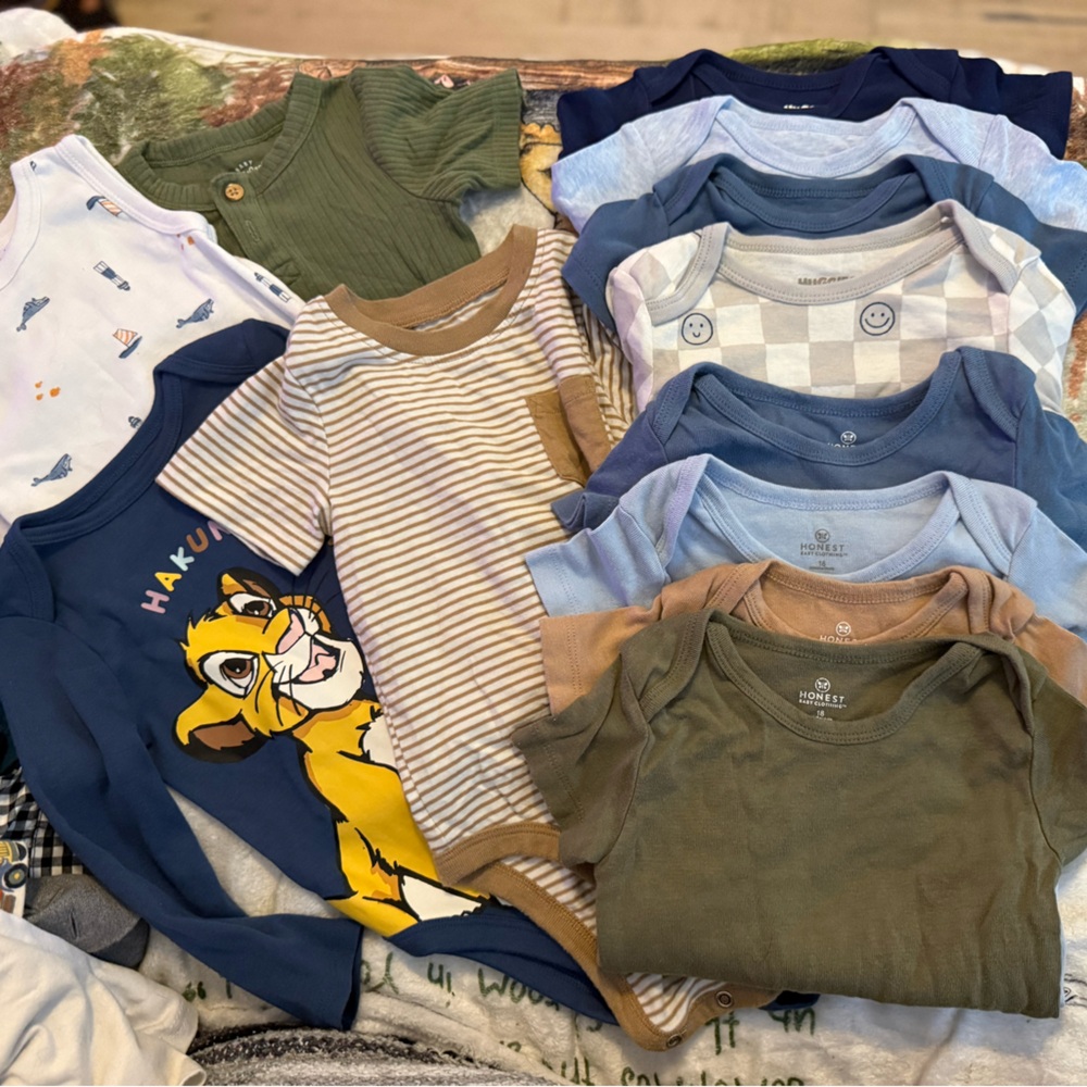 Lot of 12 onesies size 18 months